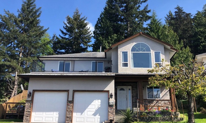 Regional District of Nanaimo House | Explore Nanaimo and Vancouver Island from our central location. nB.L.# 5031478
