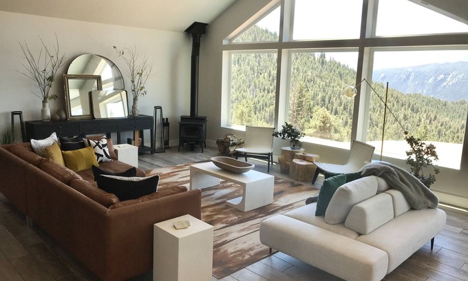 Woodland Park House | Explore this Mountain Getaway in National Forest. Refresh and Relax.