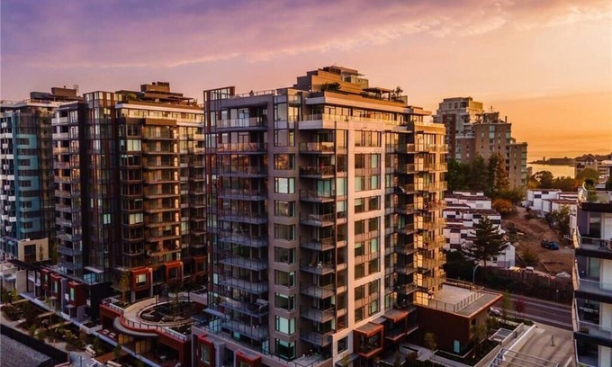 Victoria West Condo | Explore Victoria - a Waterfront Haven! Has Parking & AC - 90 DAYS MINIMUM