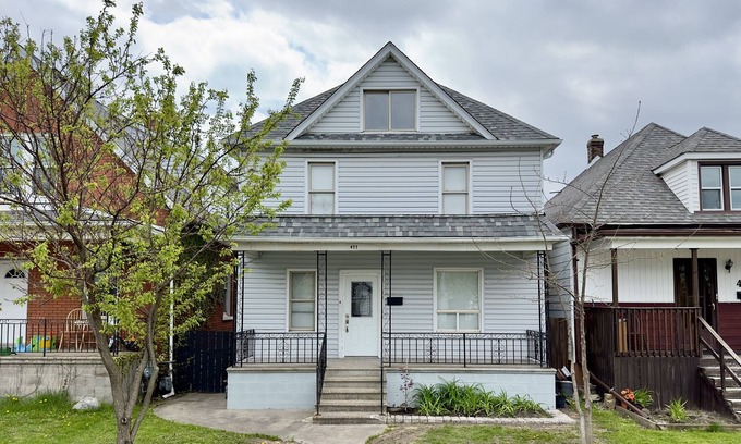 Walkerville House | Explore Windsor - Private Getaway in the Core
