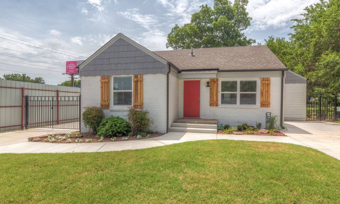 Turner Park House | Expo Center/Fairgrounds, 3 bedrooms, 3 full bathrooms. On Old Route 66