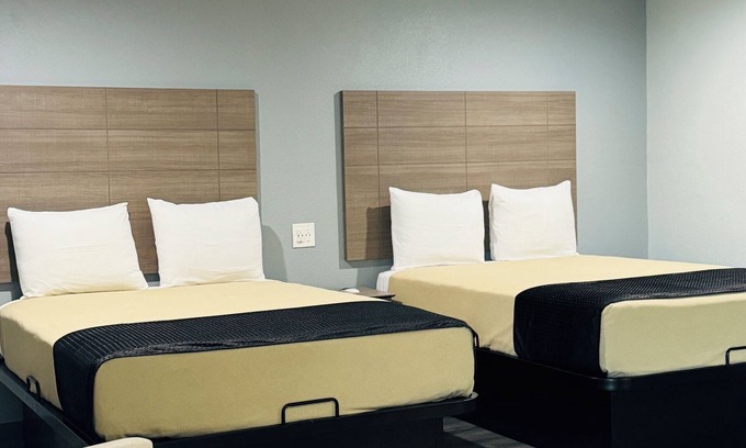 El Campo Hotel | EXPRESS INN & SUITES