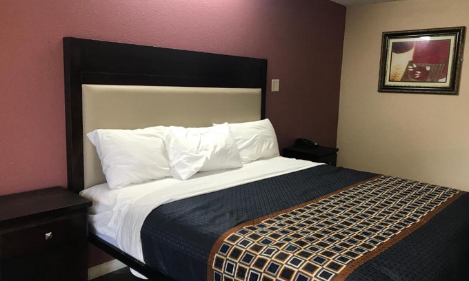 Lafayette Hotel | Express Inn