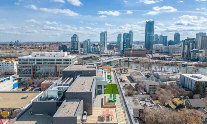 Bridgeland Apartment | Exquisite 2 Bed Condo near DT Core W/Free Parking