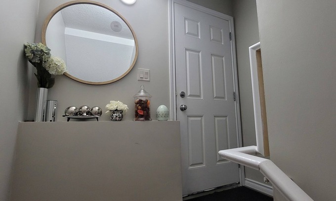 Southwest Edmonton House | Exquisite 2 Bedroom Suite, 12min from the Airport