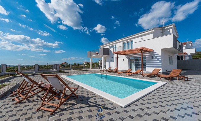Debeljak Villa | Exquisite 4 BD villa for 8 with heated pool near Zadar