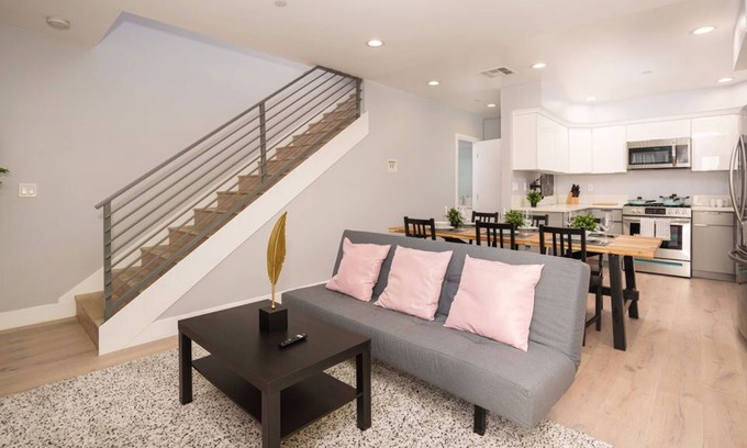 Florence-Graham House | ~♠Exquisite 4BR Home near LAX and DTLA♠~