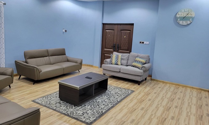 Kumasi House | Exquisite 5-Bedroom House with free Parking