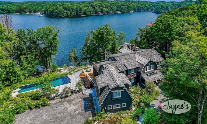 Port Carling Cottage | Exquisite 8 bed, 7 bath cottage on Lake Joseph boasting infinity pool + hot tub!