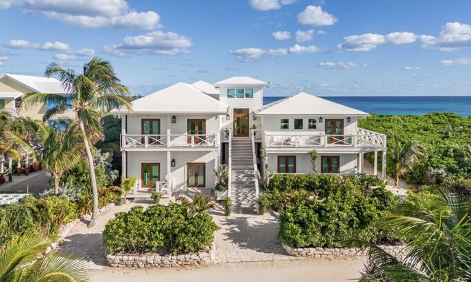 Hope Town House | Exquisite 8 bedroom Ocean Front Luxury Villa with Pool