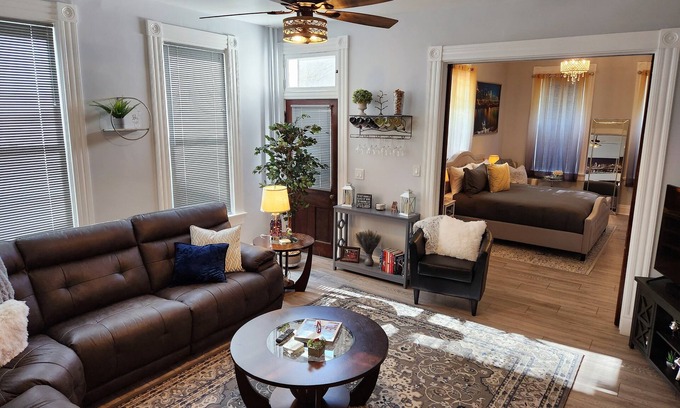 East Price Hill Apartment | Exquisite Apartment! Great Location! 3 MI From Downtown Cincy Complete Reno