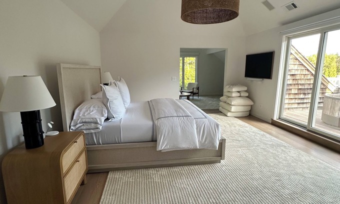 Water Mill House | Exquisite Brand Newly Renovaged 5-bedroom house Unbeatable location in WaterMill