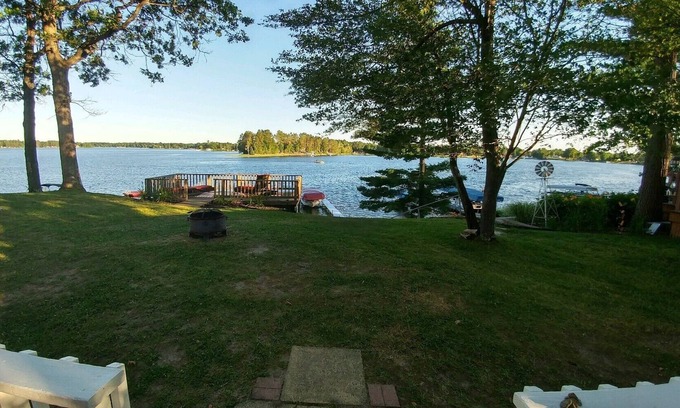 Long Lake House | Exquisite Cabin on Beautiful Long Lake