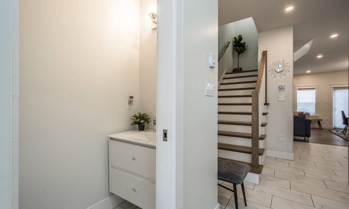 Halifax House | Exquisite Cowie Hill Townhouse