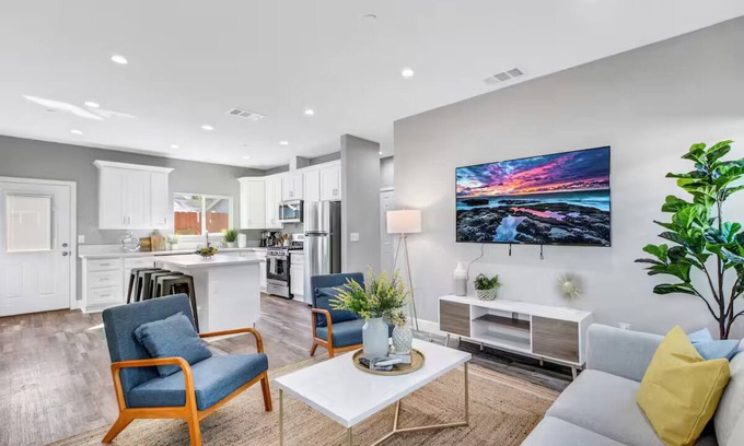 Norwalk House | Exquisite Haven: Brand New House Near Disneyland