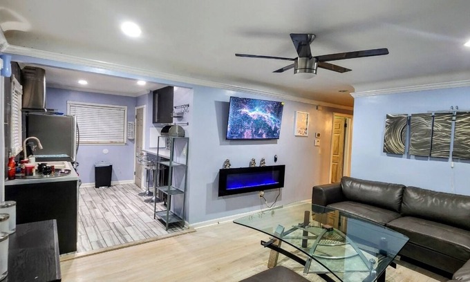 Westland House | Exquisite Home with unique decor and furnishing -10 mins from airport