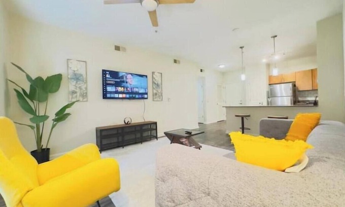 Westside Apartment | Exquisite immaculate 1 bed apt
