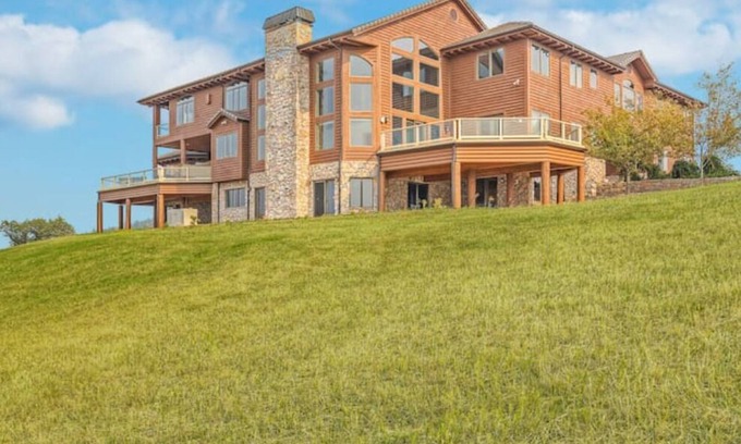 Indian Hills House | Exquisite Indian Hills Estate