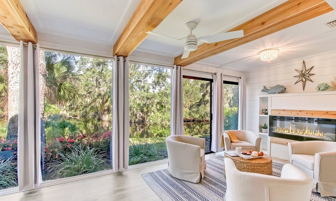 Fernandina Beach Condo | Exquisite Lagoon Villa Only 8-Minute Walk To Beach!