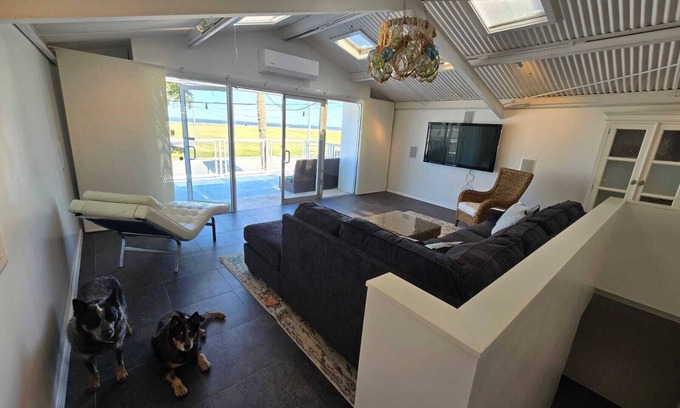 West End Condo | Exquisite Lakefront Boathouse – A True Sanctuary in New Orleans