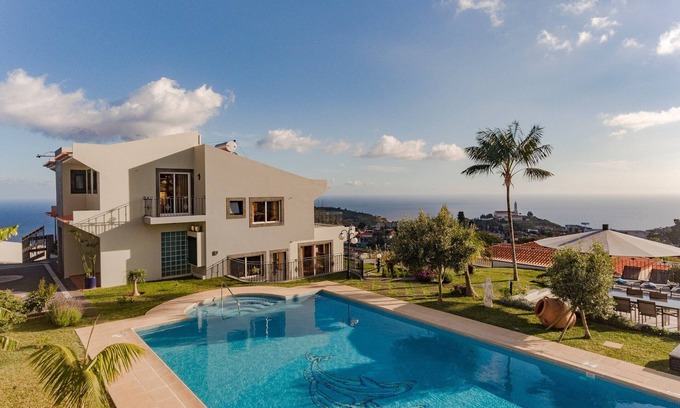 Santo Antonio Villa | Exquisite Madeira Villa | Villa Funchal Belair | 4 Bedroom | Panoramic Sea View.