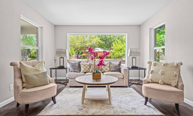 Dallas House | Exquisite Mid-Century Modern home- 3Bed2Bath furnished 15 mins from Downtown