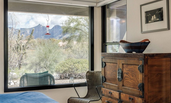 Tucson Condo | Exquisite Nature Views! Luxurious Remodeled Catalina Foothills Getaway - 3 Pools