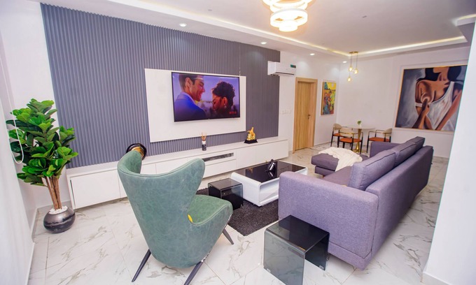 Lekki Phase 1 Apartment | Exquisite One bed, 1.5 bath. 10 and 15 minutes away from the closest beaches.