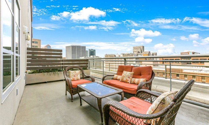 Central Business District Hotel | Exquisite Penthouse Near Local Attractions