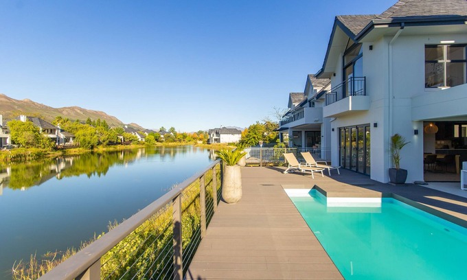 Simondium House | Exquisite Pool House on Pearl Valley Golf Estate - secure and exclusive