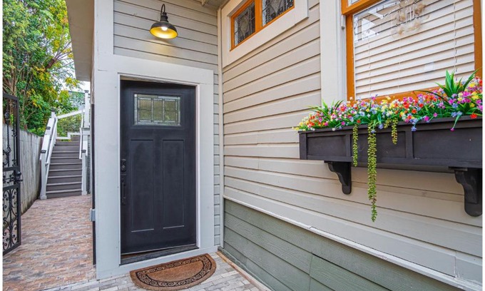 King William House | Exquisite Studio Guesthouse Near Downtowns Core