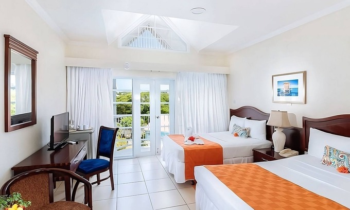 Rodney Bay House | Exquisite Unit w/Access to Splash Island Water Park! Near Rodney Bay Marina