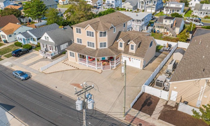 Brigantine House | Exquisitely Large Home + Block 1/2 to Beach