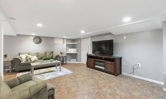 Country Club Hills House | Extended Stay Country Club Hills FHS Rentaln