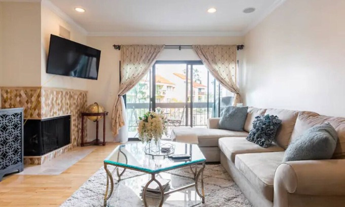 Playa Del Rey Condo | Extended Stay, Cozy, Pool View, near LAX, Beach!