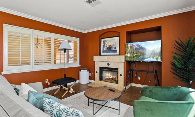 Fontana House | Extended Stay Deal｜4BR Home, Fully-Equipped Kitchen｜Pet Friendly #41817