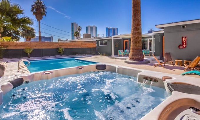 Beverly Green House | Extended Stay: DT Vegas Stunning Strip Views!