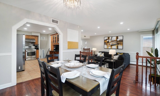 Lincolnwood House | Extended Stay Lincolnwood FHS Rental