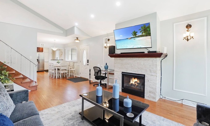 Northbrook House | Extended Stay Northbrook FHS Rental