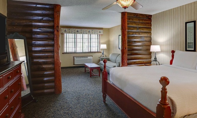 Peoria Hotel | Extended Stay Queen Suite Cottage! Kitchenette, Balcony or Patio