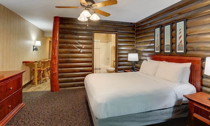 Columbia Hotel | Extended Stay Queen w/Kitchen & Balcony! Stoney Creek | 2 Units