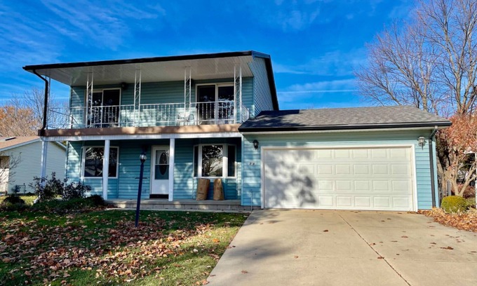 Champaign House | Extra clean home-free parking & Wi-Fi/self-check-in