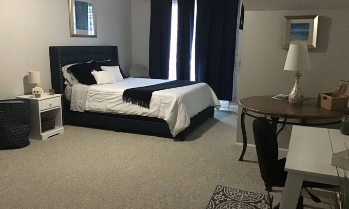 Hampton House | Extra large master suite in Hampton Centrally located