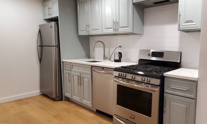 Bay Ridge Apartment | Extra LG Double Room, 2 BEDS APT, Steps 2 Metro station, 40 minutes to Times SQ