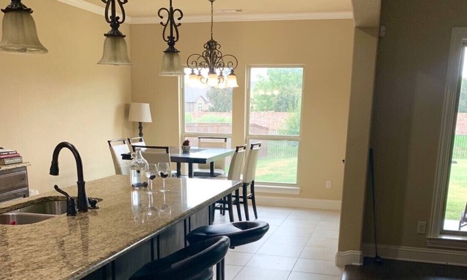 Waxahachie House | Extraordinary 2 story home in gated community