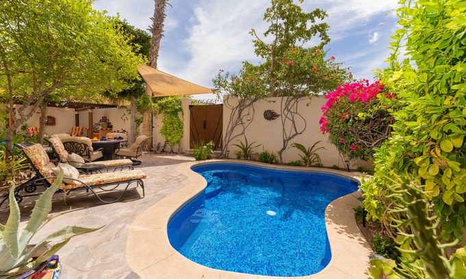 Nopolo House | Extraordinary 3bedrooms home with private pool 2.5 Baths- 2 Bikes Available By Casago