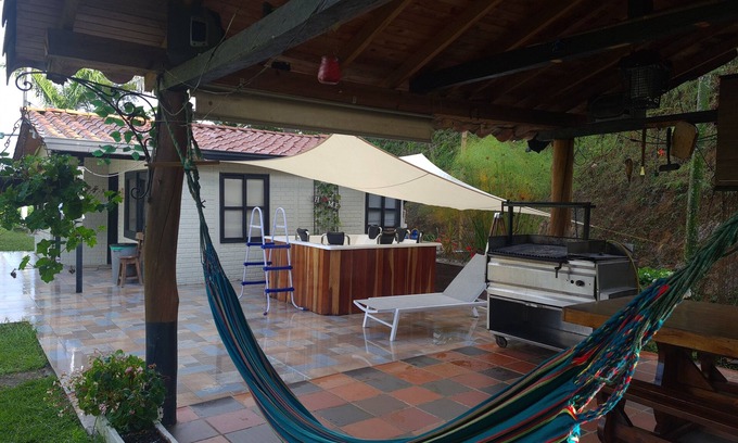 El Penol Cabin | Extraordinary Cabin well located with Jacuzzi Spa, for 6 people in El Peñol.