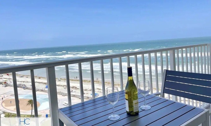 Hustons Daytona Beach Apartment | # Extraordinary Ocean View Studio w/Balcony on Top floor!