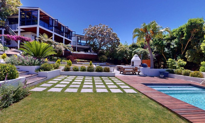 Redhill Villa | Extraordinary Villa in Cape Town. Perfect for a group trip or large family