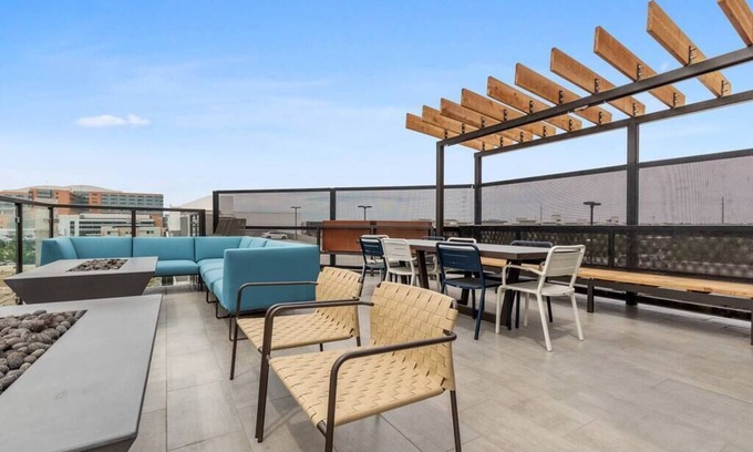 Jewell Heights - Hoffman Heights Apartment | Extravagant Apt Home/Children's Hospital